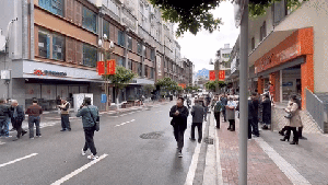 四川泸定县震后现场：没有明显房屋受损