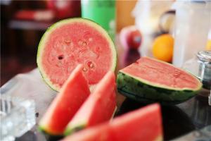 夏季吃西瓜的好处有哪些？